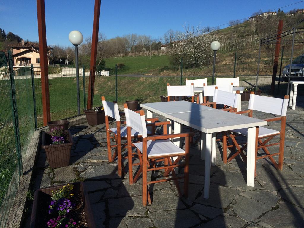 לינה וארוחת בוקר Neviglie La Terrazza Del Barbaresco מראה חיצוני תמונה