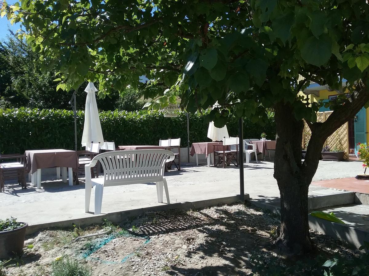 לינה וארוחת בוקר Neviglie La Terrazza Del Barbaresco מראה חיצוני תמונה