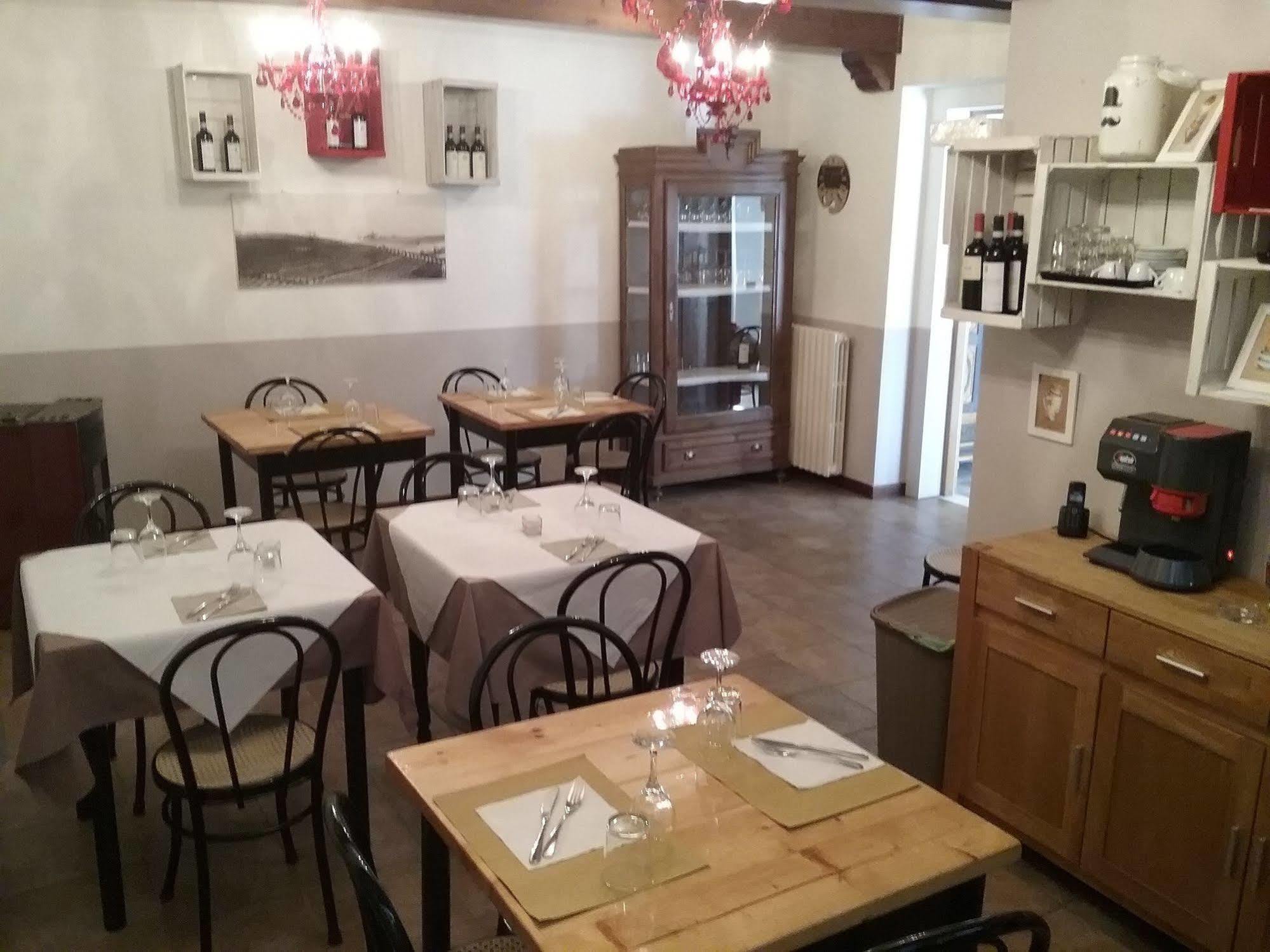 לינה וארוחת בוקר Neviglie La Terrazza Del Barbaresco מראה חיצוני תמונה