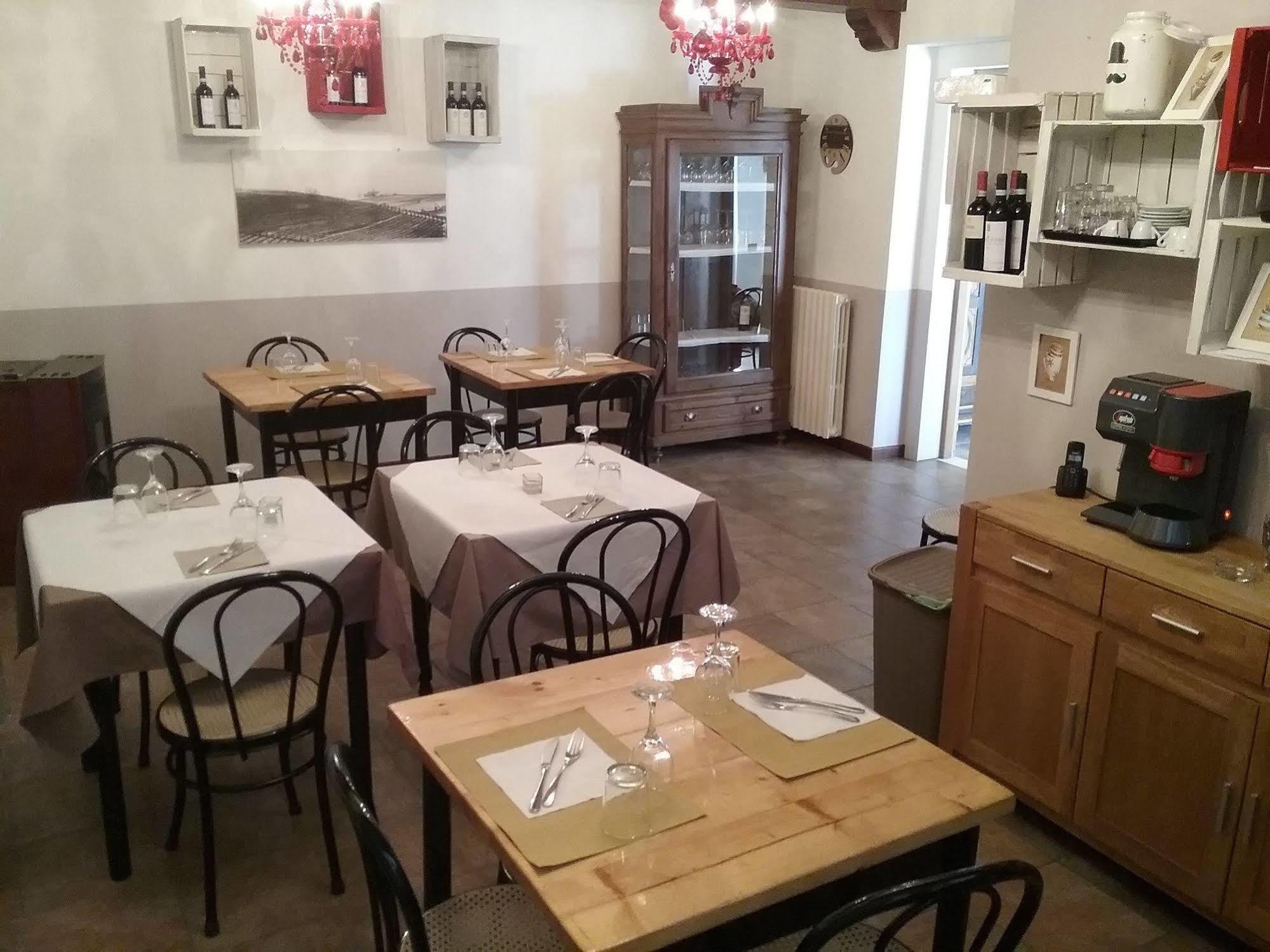 לינה וארוחת בוקר Neviglie La Terrazza Del Barbaresco מראה חיצוני תמונה