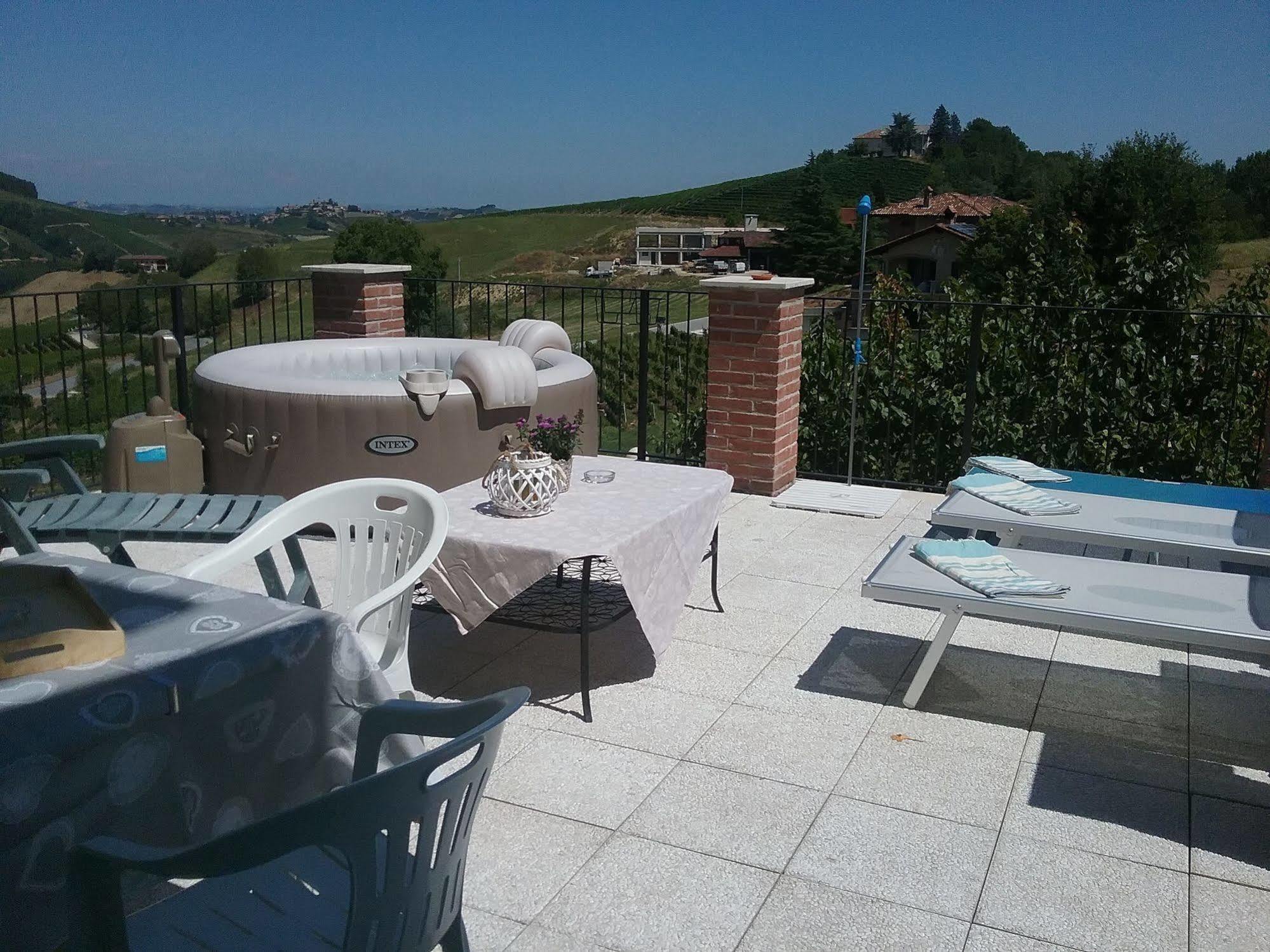 לינה וארוחת בוקר Neviglie La Terrazza Del Barbaresco מראה חיצוני תמונה